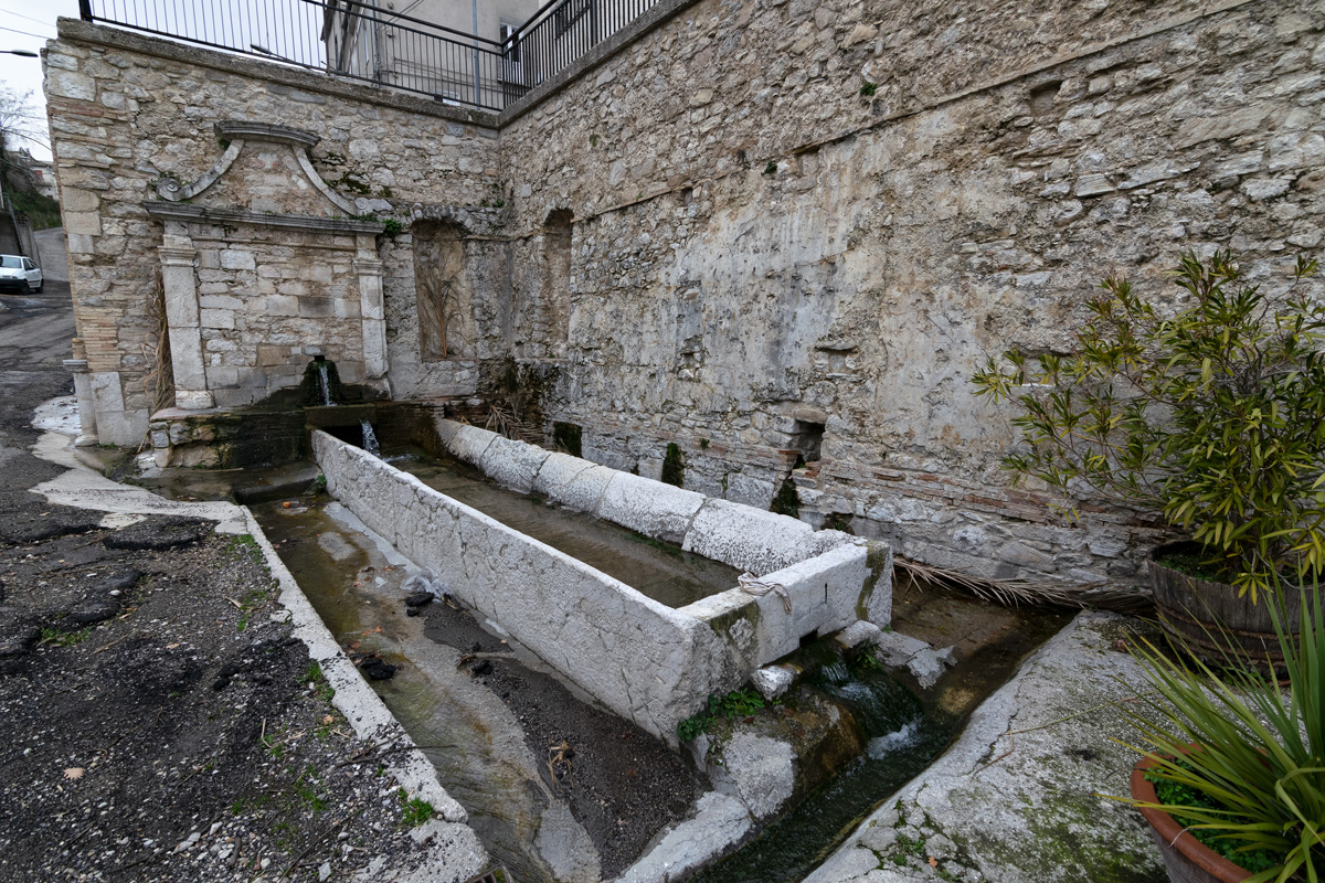 fontana vecchia San Buono